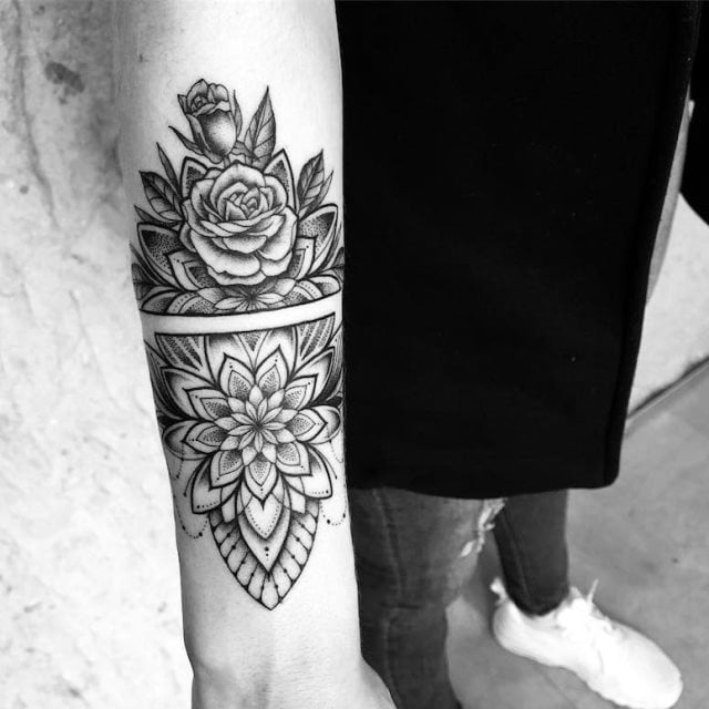 tattoo femenino con rosa 21