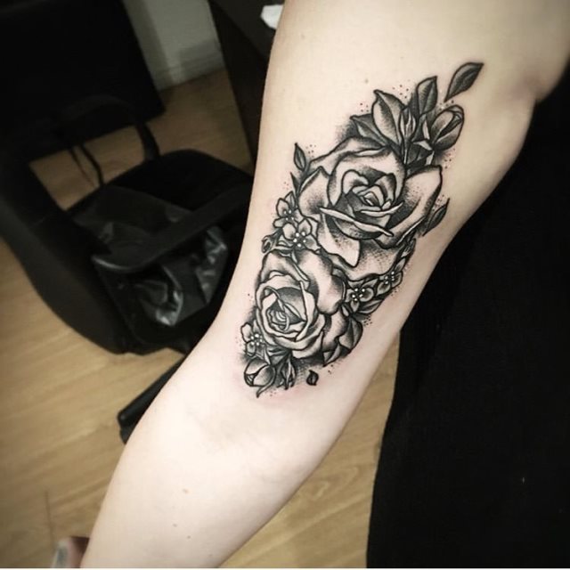 tattoo femenino con rosa 22