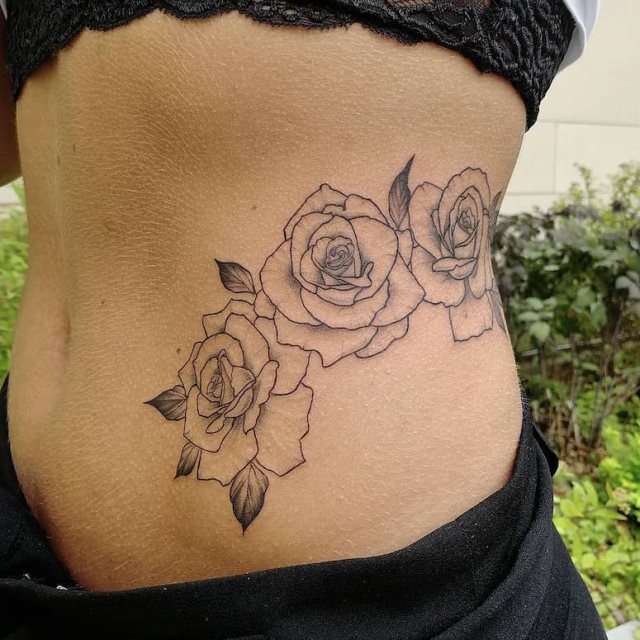 tattoo femenino con rosa 24