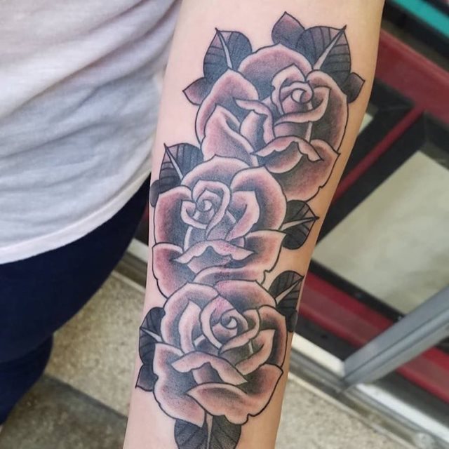 tattoo femenino con rosa 31