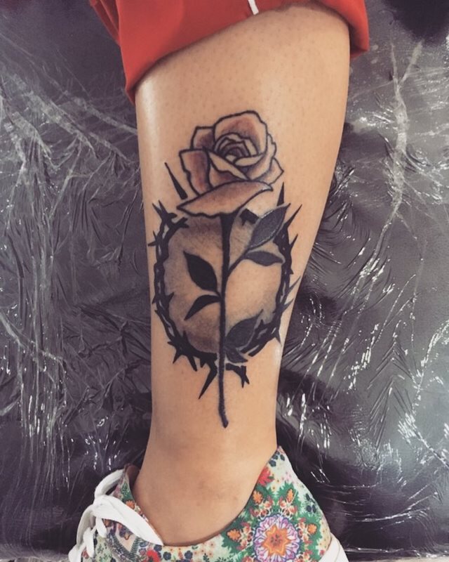 tattoo femenino con rosa 32