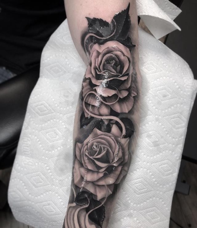 tattoo femenino con rosa 37