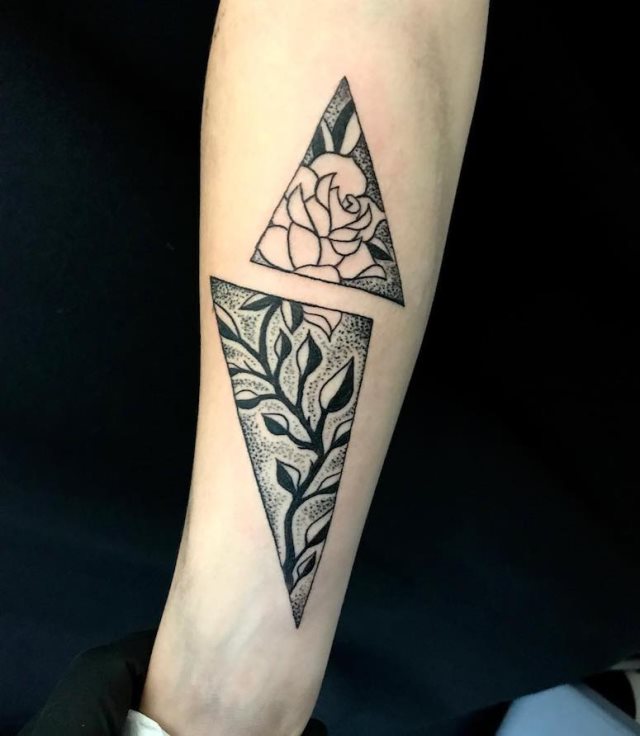 tattoo femenino con rosa 38