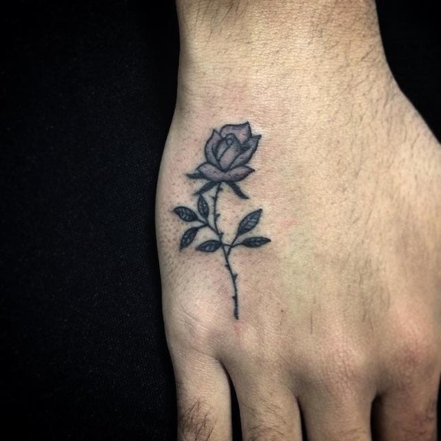 tattoo femenino con rosa 46