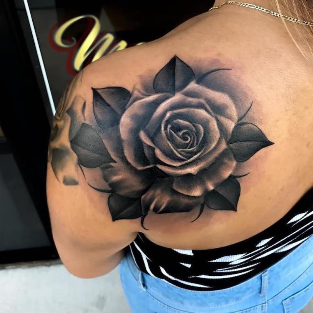 tattoo femenino con rosa 48
