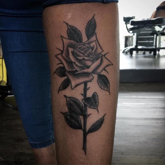 tattoo femenino con rosa 50