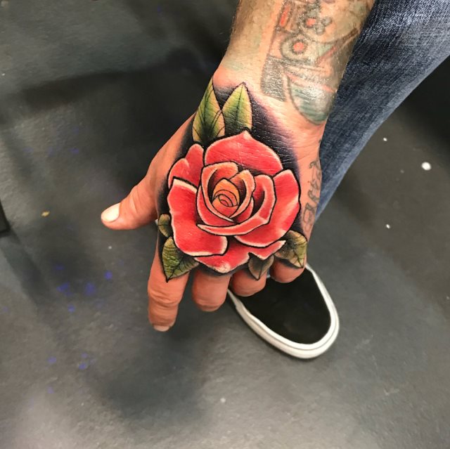 tattoo femenino con rosa 56