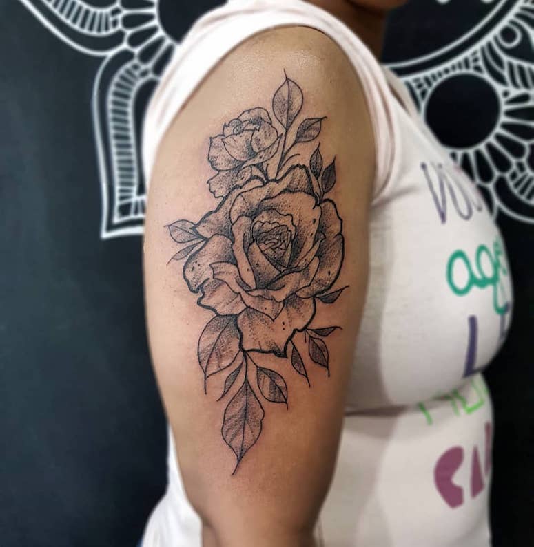 tattoo femenino con rosa 58