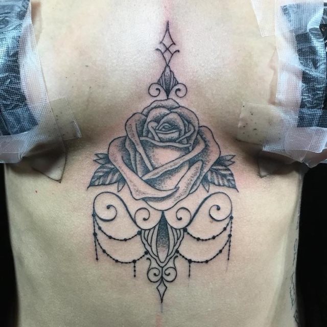 tattoo femenino con rosa 68