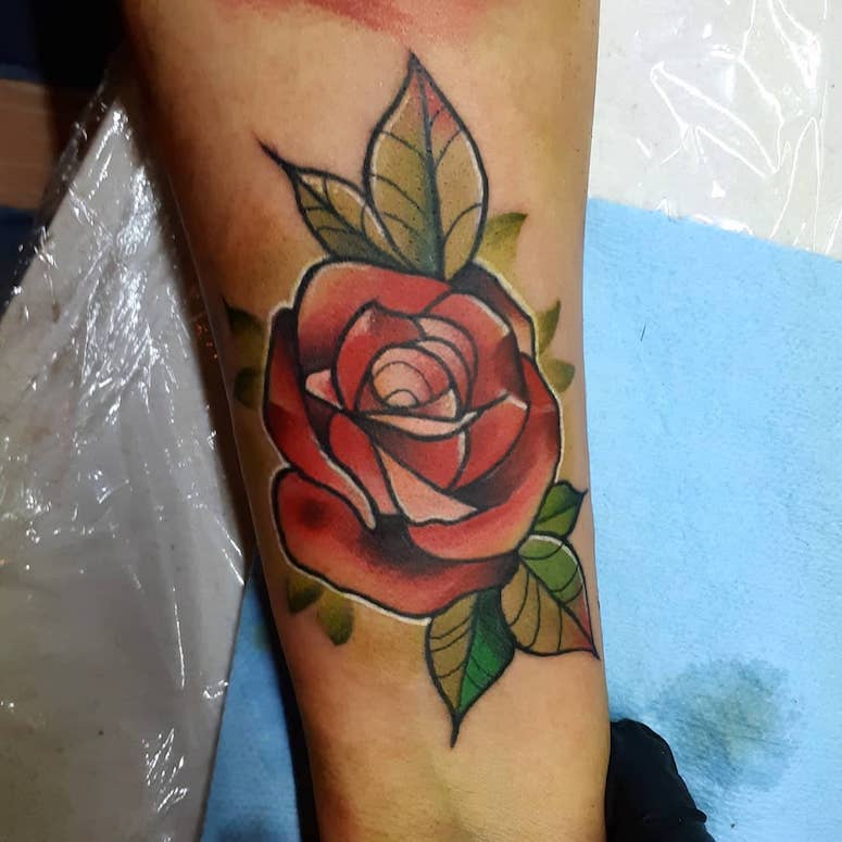 tattoo femenino con rosa 76
