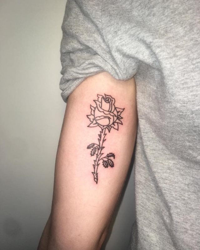 tattoo femenino con rosa 83