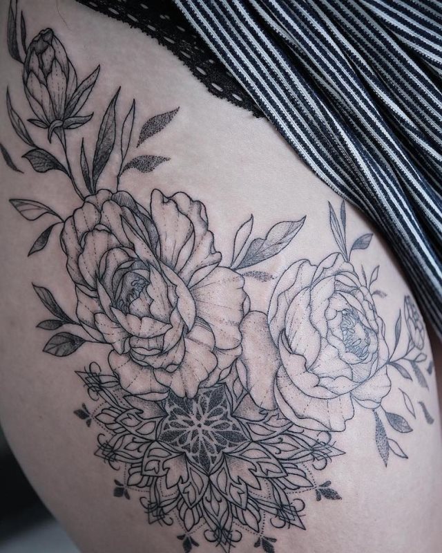 tattoo femenino con rosa 84