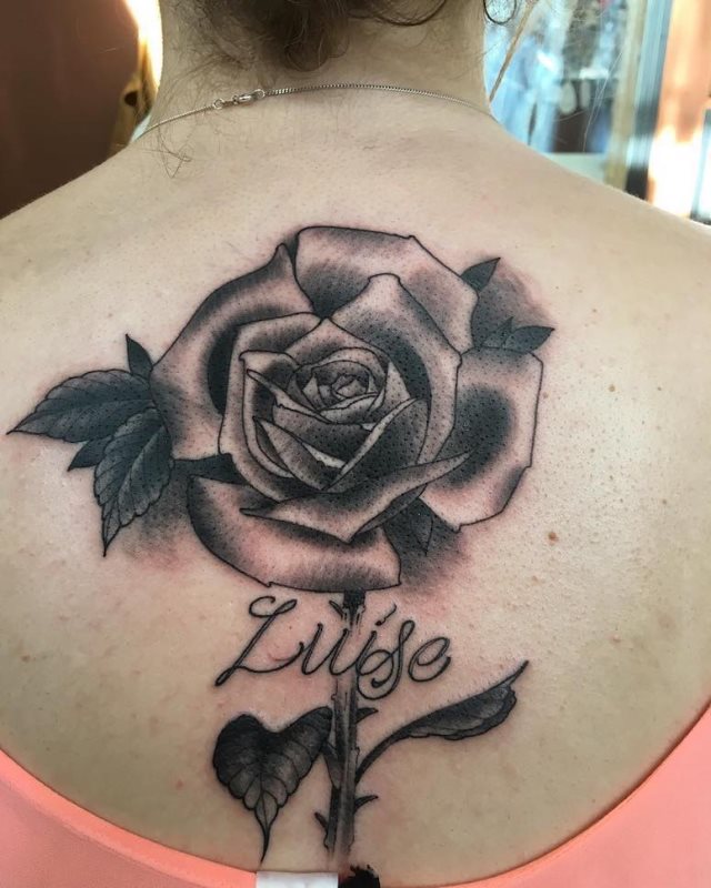 tattoo femenino con rosa 92