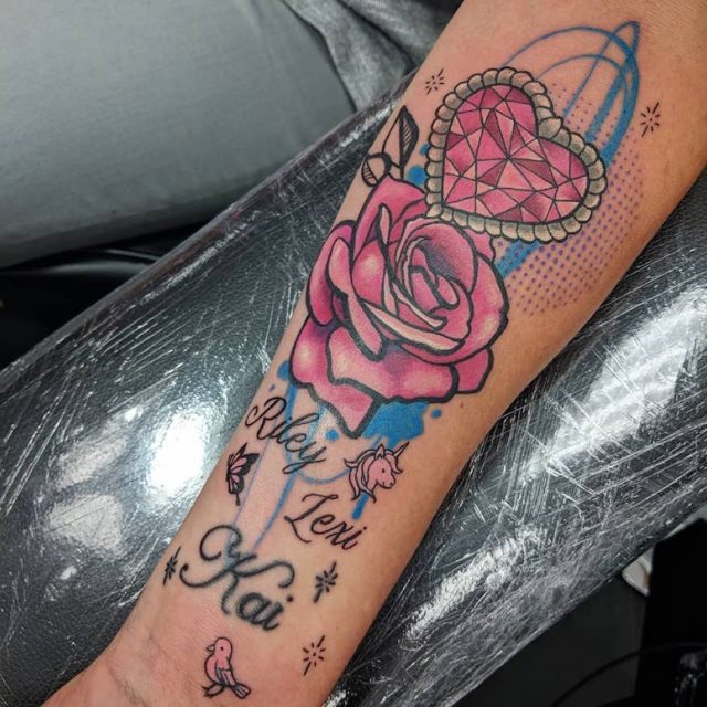 tattoo femenino con rosa 93