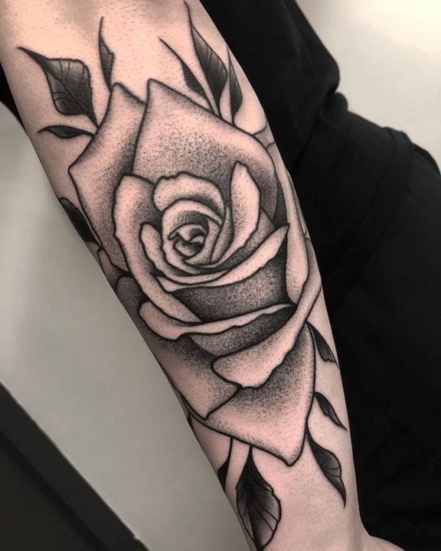 tattoo femenino con rosa 94