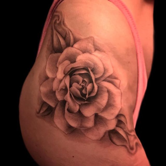 tattoo femenino con rosa 97