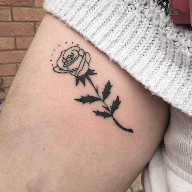 tattoo femenino con rosa 99