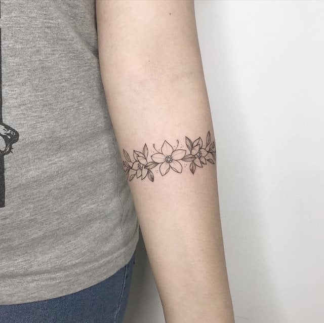 tattoo femenino de brazalete 01