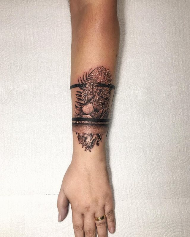 tattoo femenino de brazalete 28