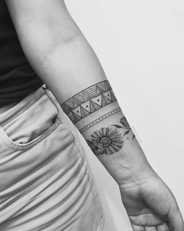 tattoo femenino de brazalete 40