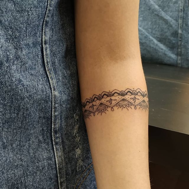 tattoo femenino de brazalete 46
