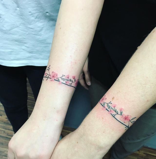 tattoo femenino de brazalete 56