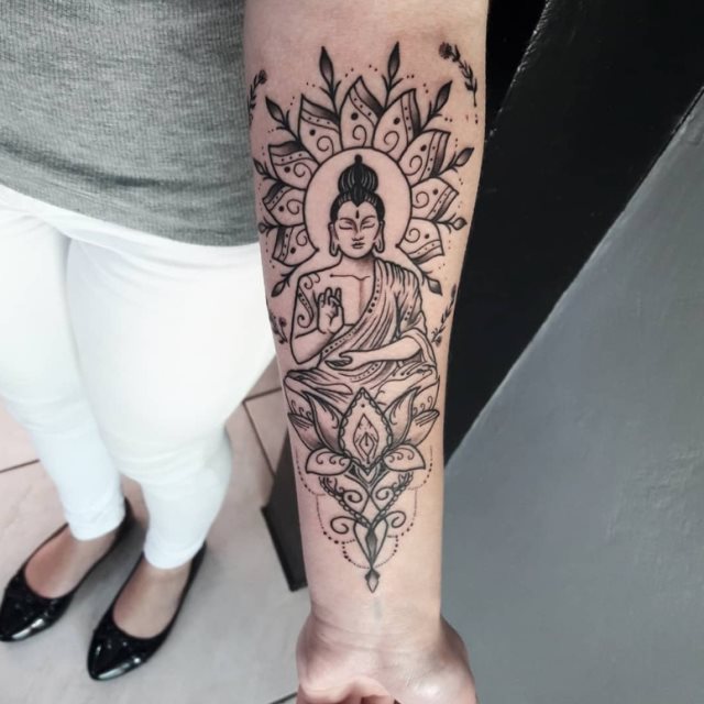 tattoo femenino de buda 16