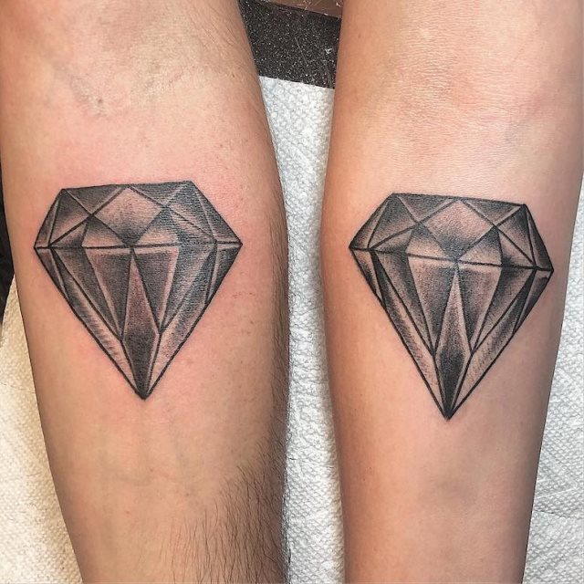 tattoo femenino de diamante 11