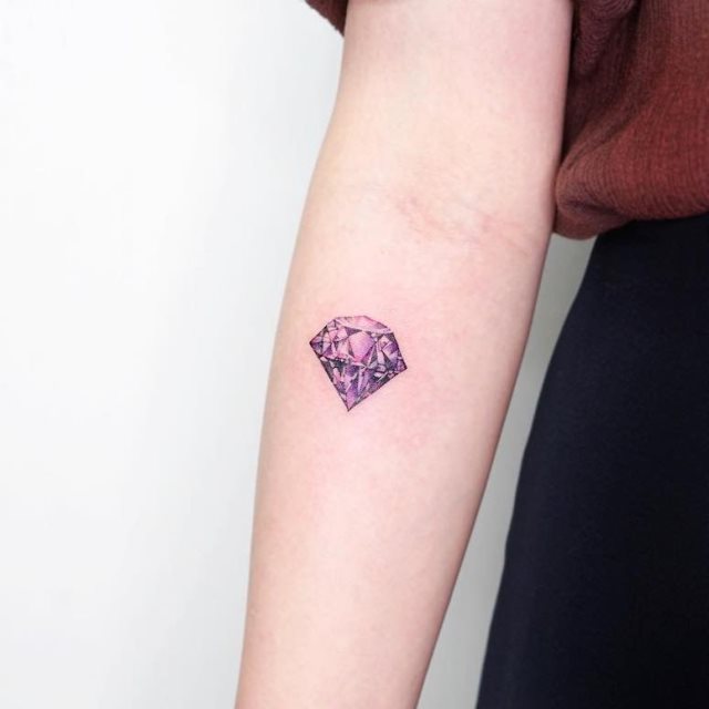 tattoo femenino de diamante 19