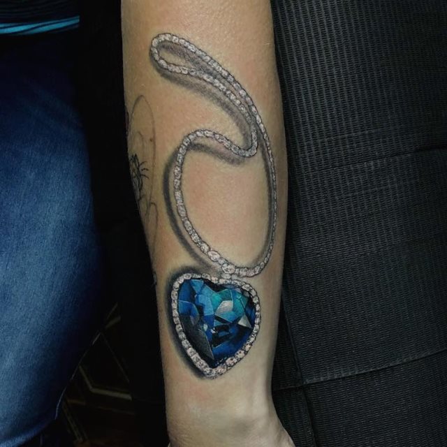tattoo femenino de diamante 20