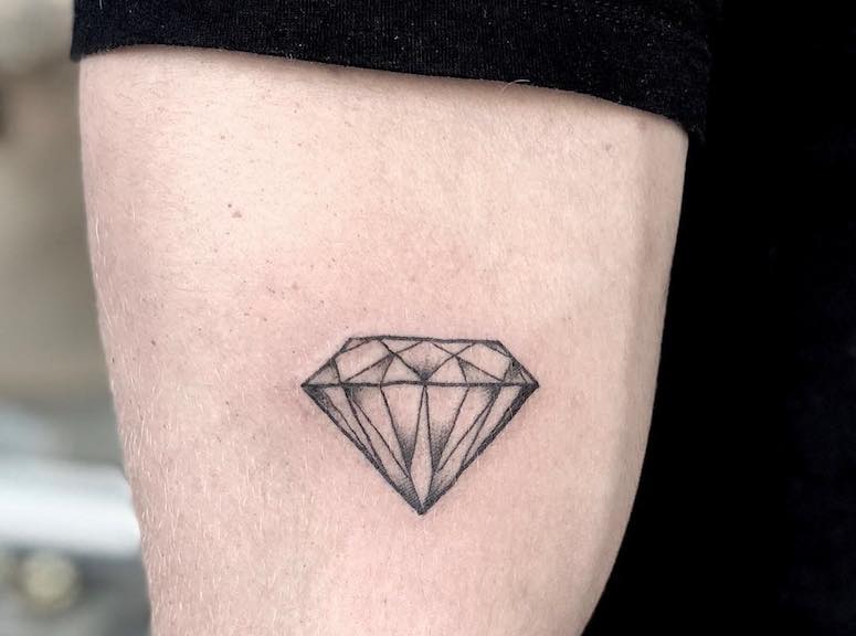 tattoo femenino de diamante 23