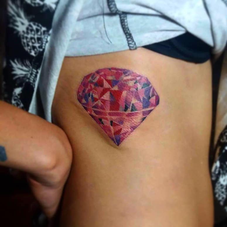tattoo femenino de diamante 32