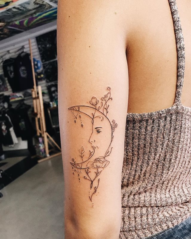 tattoo femenino de la luna 06