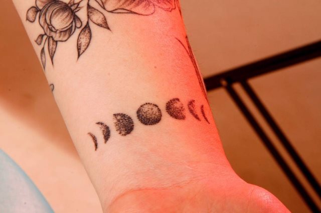 tattoo femenino de la luna 08