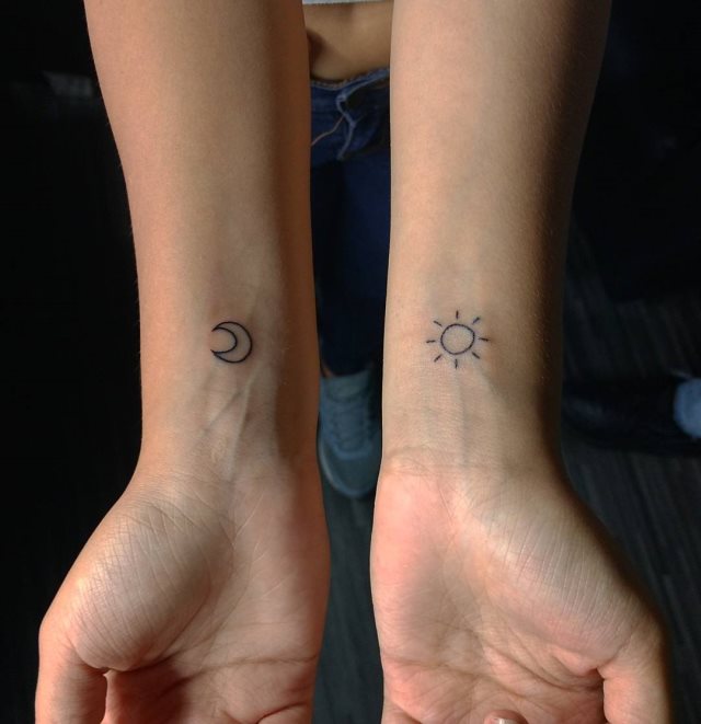 tattoo femenino de la luna 09