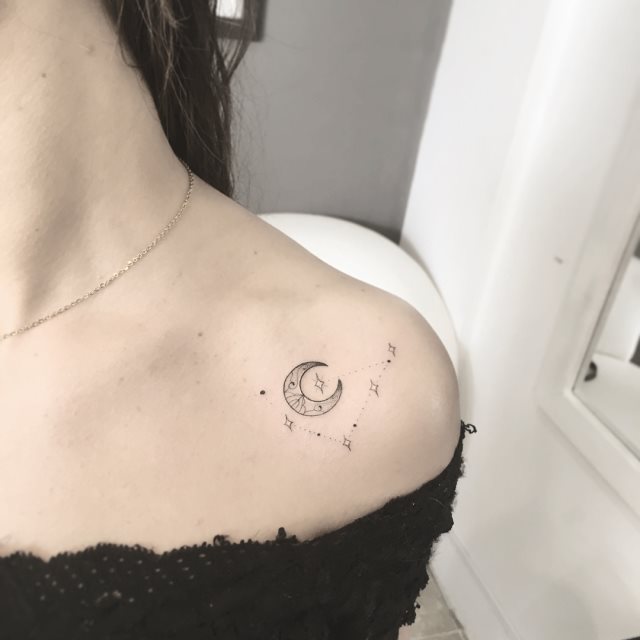 Tatuajes de la LUNA: 20 modelos solo para MUJEREs