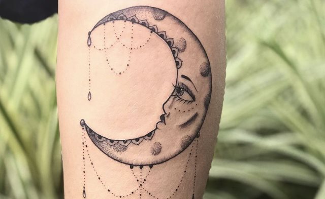 tattoo femenino de la luna 19
