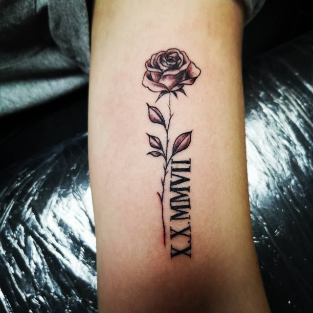 tattoo femenino de numeros romanos 96