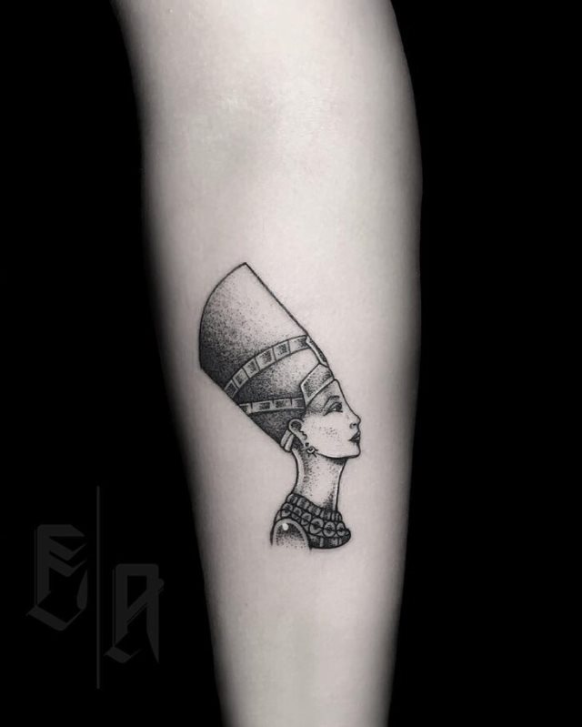 tattoo femenino egipcio 36