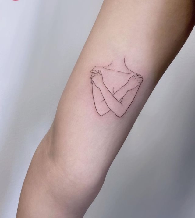 tattoo femenino en la muneca 04