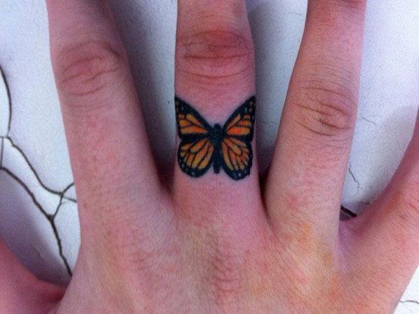 tattoo femenino en un dedo 05