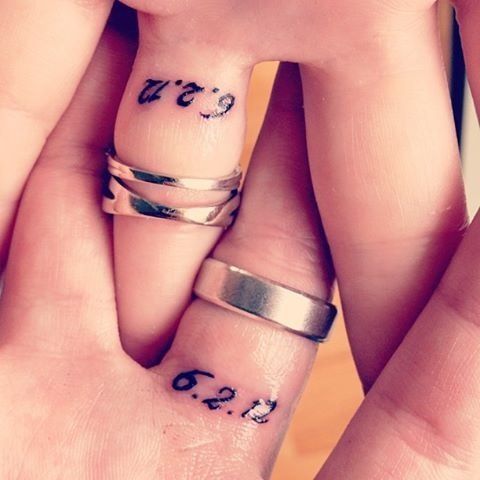 tattoo femenino en un dedo 27