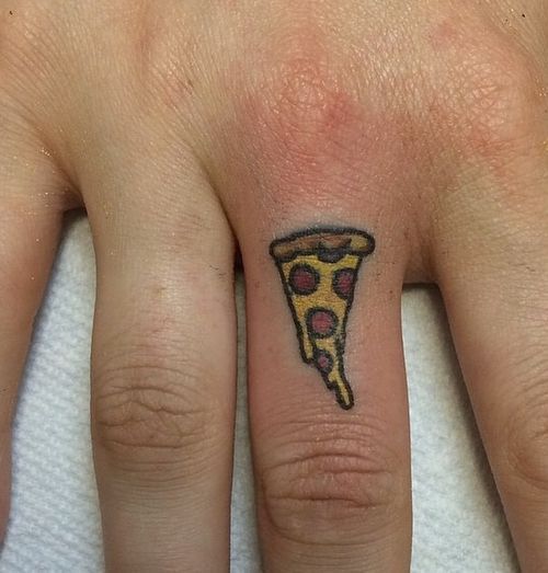 tattoo femenino en un dedo 44