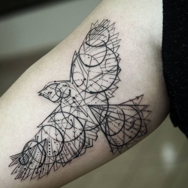 tattoo femenino estilo geometrico 03