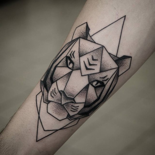 tattoo femenino estilo geometrico 18