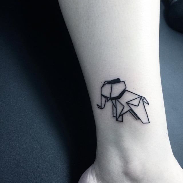 tattoo femenino estilo geometrico 19