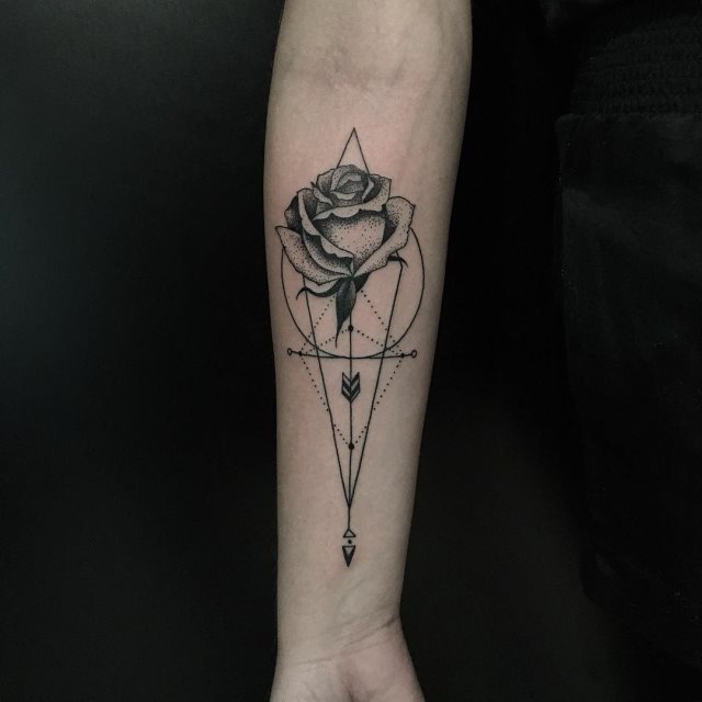 tattoo femenino estilo geometrico 20