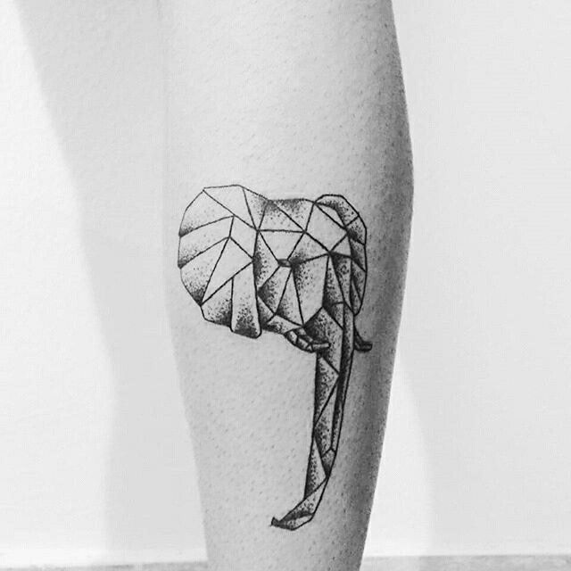 tattoo femenino estilo geometrico 25