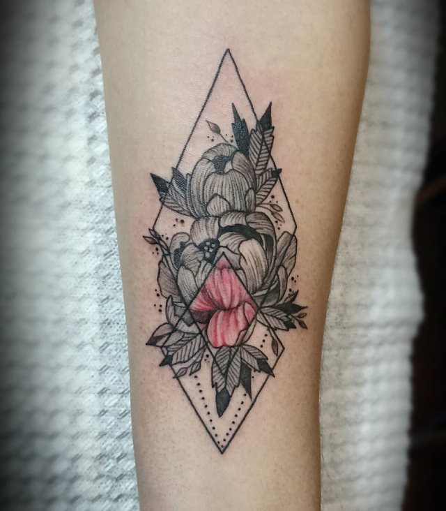 tattoo femenino estilo geometrico 31