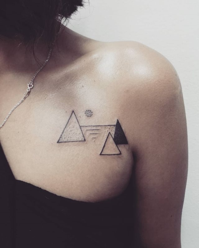 tattoo femenino estilo geometrico 34